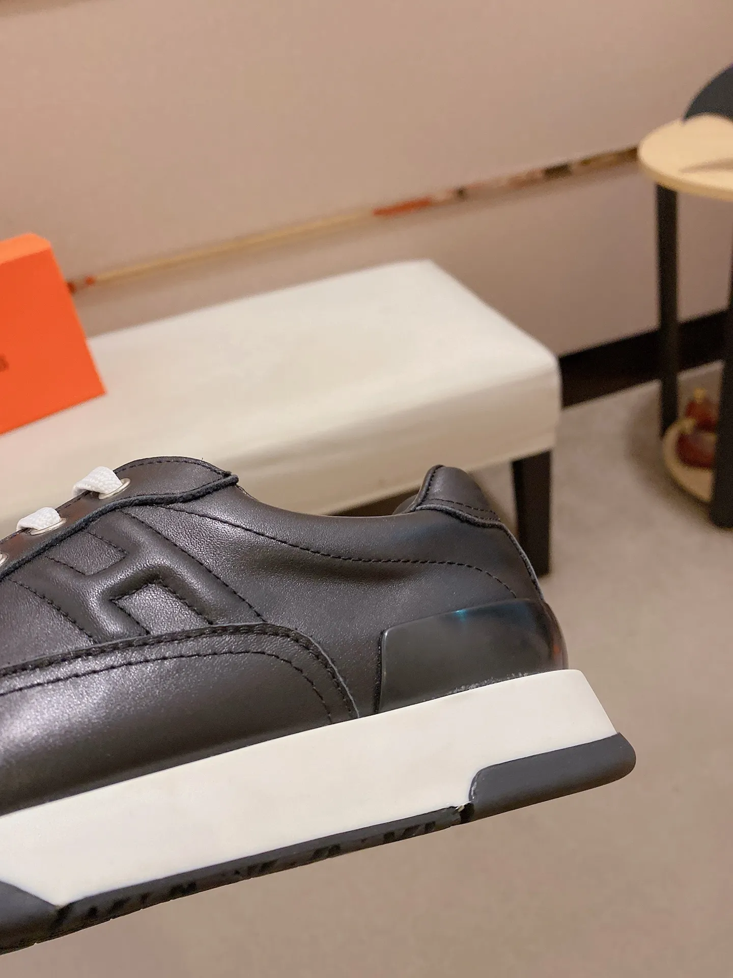 Ex-factory price: 500💰《HERMES》【Classic original single version】Hermès; top 🔝purchasing agent🔍🔍men's latest 🇺🇸sold simultaneously, original imported from Italy ▲▲first-layer cowhide ▲▲ (high-end, nobility and class) ) Exquisite workmanship (Italian 🇮🇹 imported water-dyed 🐂 cowhide lining) sole: original sole provided by the original factory, ⚠️exclusive double-layer activity·TPR·rubber·combined molded outsole; super comfortable·wear-resistant·non-slip·environmental protection The real thing is more beautiful when photographed in kind (high quality, following orders), you can come in and out at will * Number of yards: 38·39·40·41·42·43·44# (can be customized 45.)